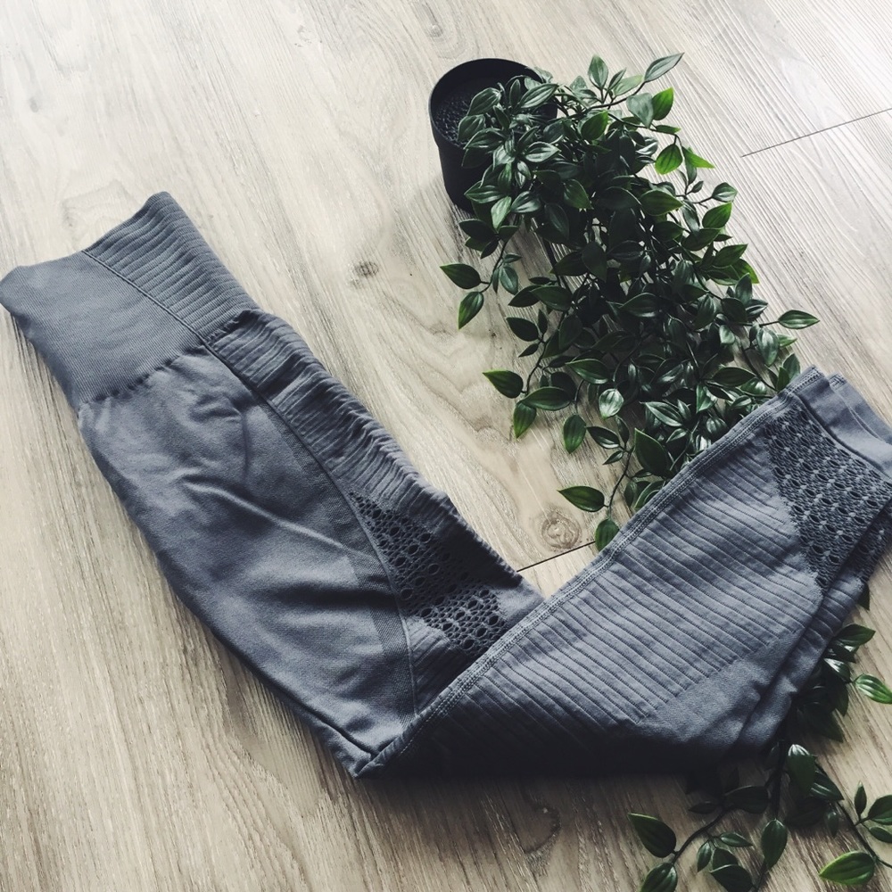 Seamless exercise leggings